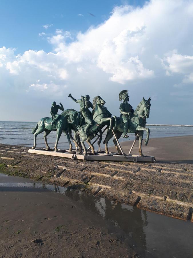 Vakantiehuis 6 Pers, Oostduinkerke Aan Zee Koksijde Exteriör bild